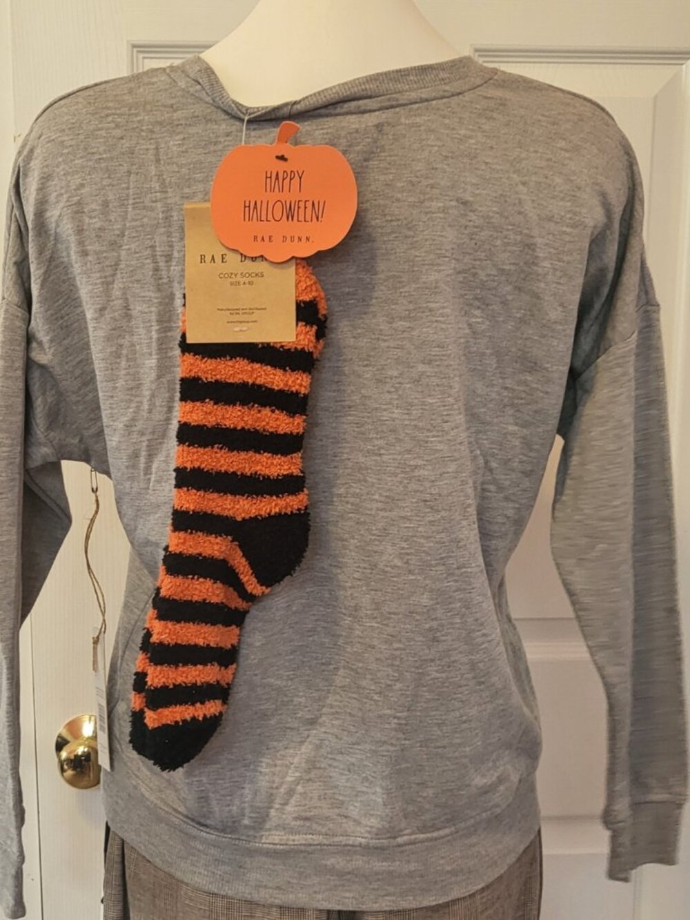 Rae Dunn Sweatshirt Halloween Size S Gray Hocus Pocus Long Sleeve W/ Socks NWT - Picture 3 of 5